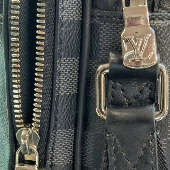 Louis Vuitton Damier Graphite Trocadero Messenger Bag - Picture 14 of 16